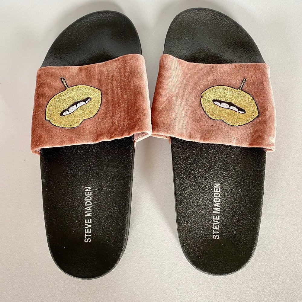 New Steve Madden Patches Blush Lips Sandals